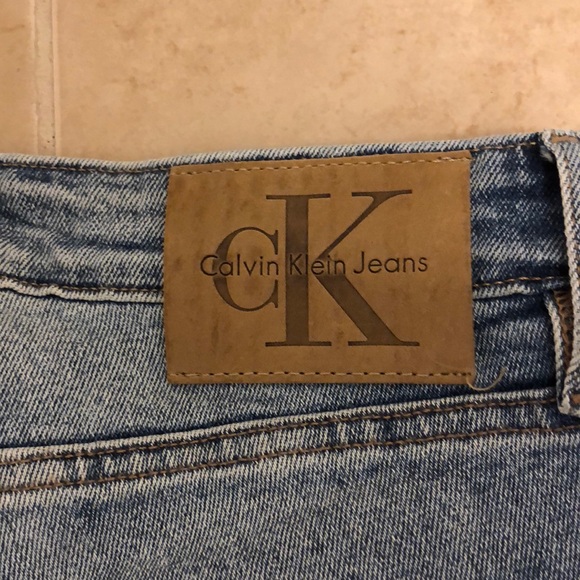 Size 28 High Waisted Calvin Klein Jeans - Picture 3 of 4
